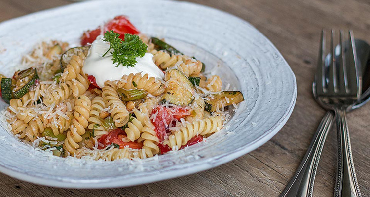 Sommerpasta mit Gemüse
