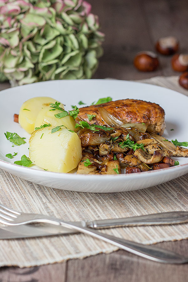 Hähnchenbrustfilet mit Schalotten und Steinpilzen