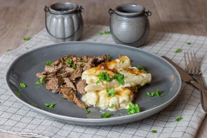 Schwarzwurzelgratin mit Rinderfiletstreifen