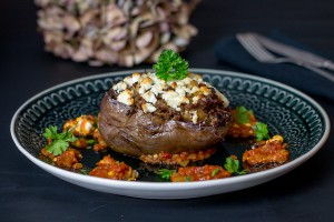 Mit Hackfleisch gefüllte Auberginen