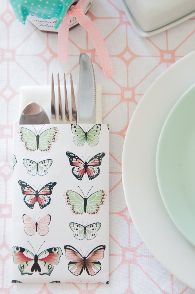 Pastelliger Frühstückstisch - mini Blumenkranz