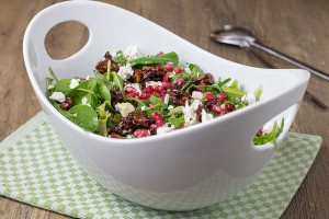 Wintersalat mit Ziegenkäse, Walnüssen und Granatapfelkernen