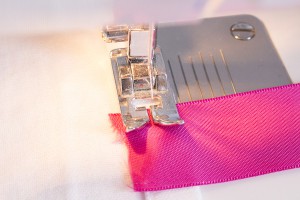 DIY Aus Tischlaeufer wird Stuhlhusse (7 von 30)