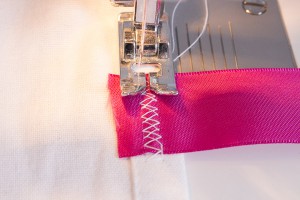 DIY Aus Tischlaeufer wird Stuhlhusse (8 von 30)