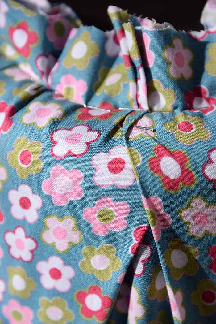 DIY-aus-alt-mach-neu-alter- Hocker-im-neuen-Glanz 36k