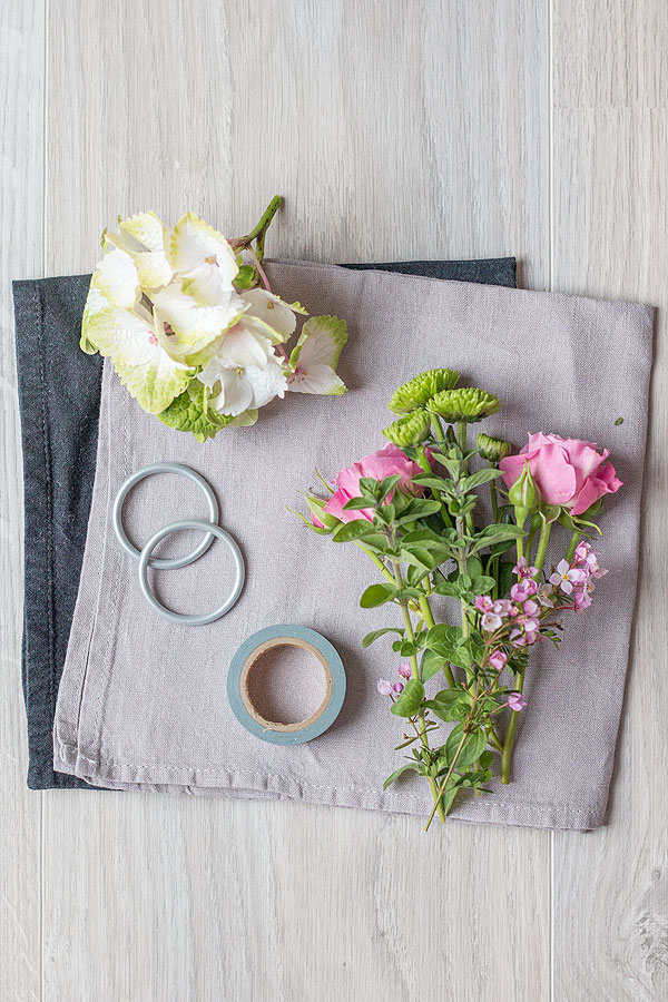 Zubehör für Serviettenringemit Blumen