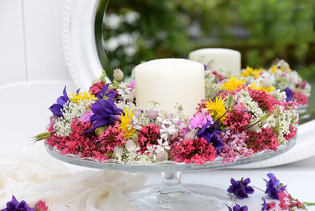 DIY-und-Dekoidee-sommerlicher-Blumenkranz-&-Tortenplatte 19k
