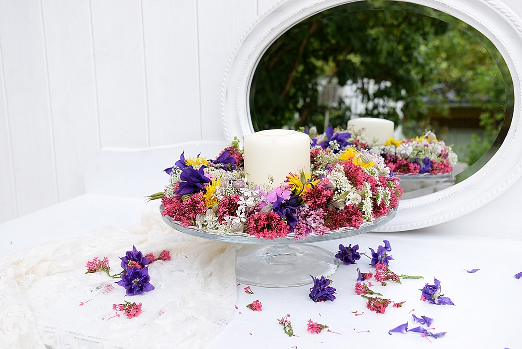 DIY-und-Dekoidee-sommerlicher-Blumenkranz-&-Tortenplatte 20k