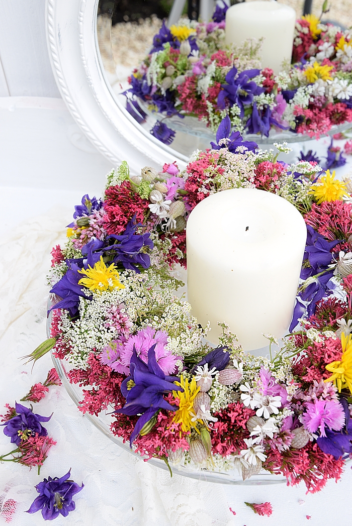 DIY-und-Dekoidee-sommerlicher-Blumenkranz-&-Tortenplatte 21k