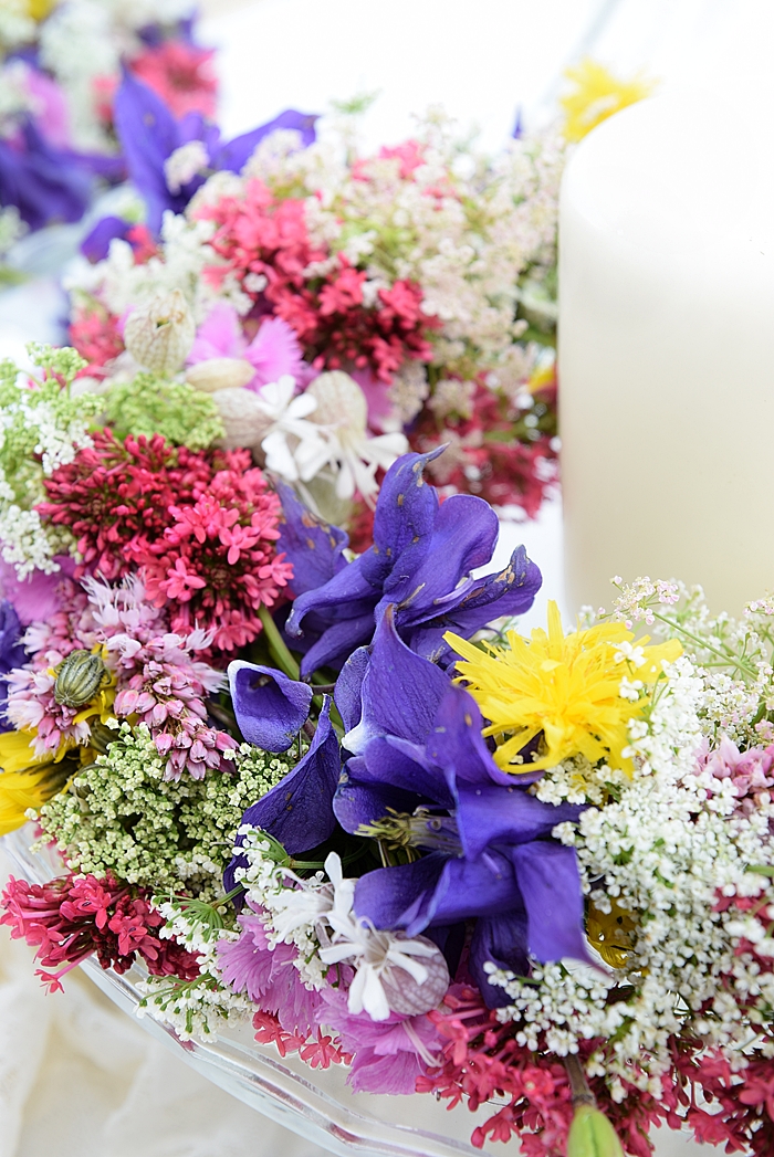 DIY-und-Dekoidee-sommerlicher-Blumenkranz-&-Tortenplatte 22k