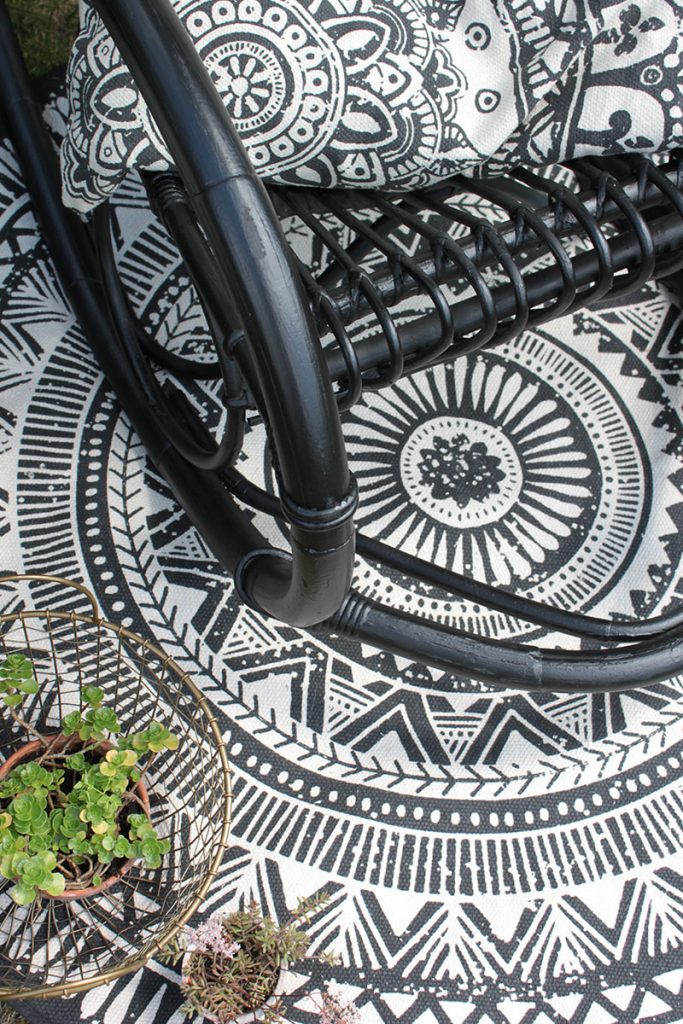 Ethno-Look-in-Schwarz-Weiß