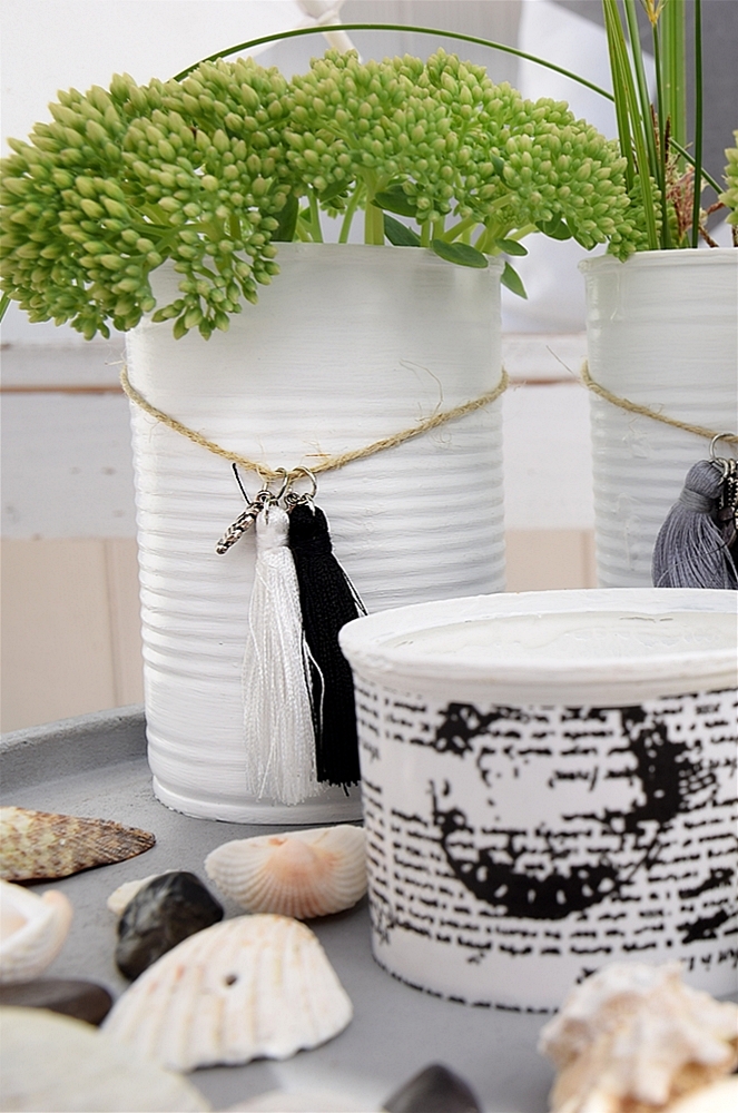 Vasen-aus-dosen-basteln-und-mit-miniquasten-von-depot-verzieren 12k