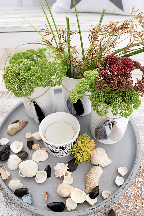 Vasen-aus-dosen-basteln-und-mit-miniquasten-von-depot-verzieren 13k