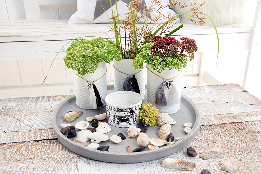 Vasen-aus-dosen-basteln-und-mit-miniquasten-von-depot-verzieren 9k