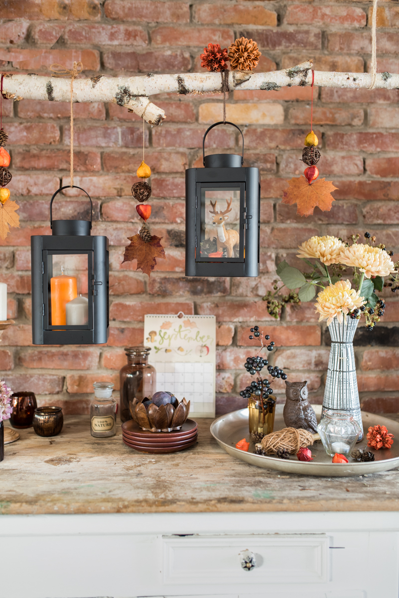 DIY Deko Girlande für den Herbst mit Blättern und Lampionblumen