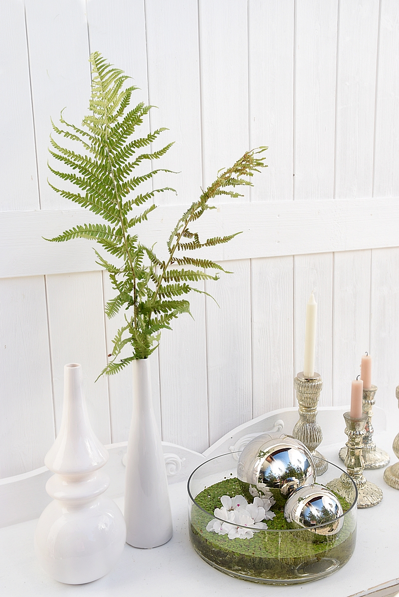 dekoidee-metallkugeln-in-schwimmschale-dekoriert-mit-pflanzen-6k