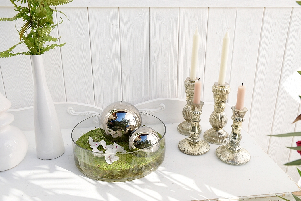 dekoidee-metallkugeln-in-schwimmschale-dekoriert-mit-pflanzen-7k