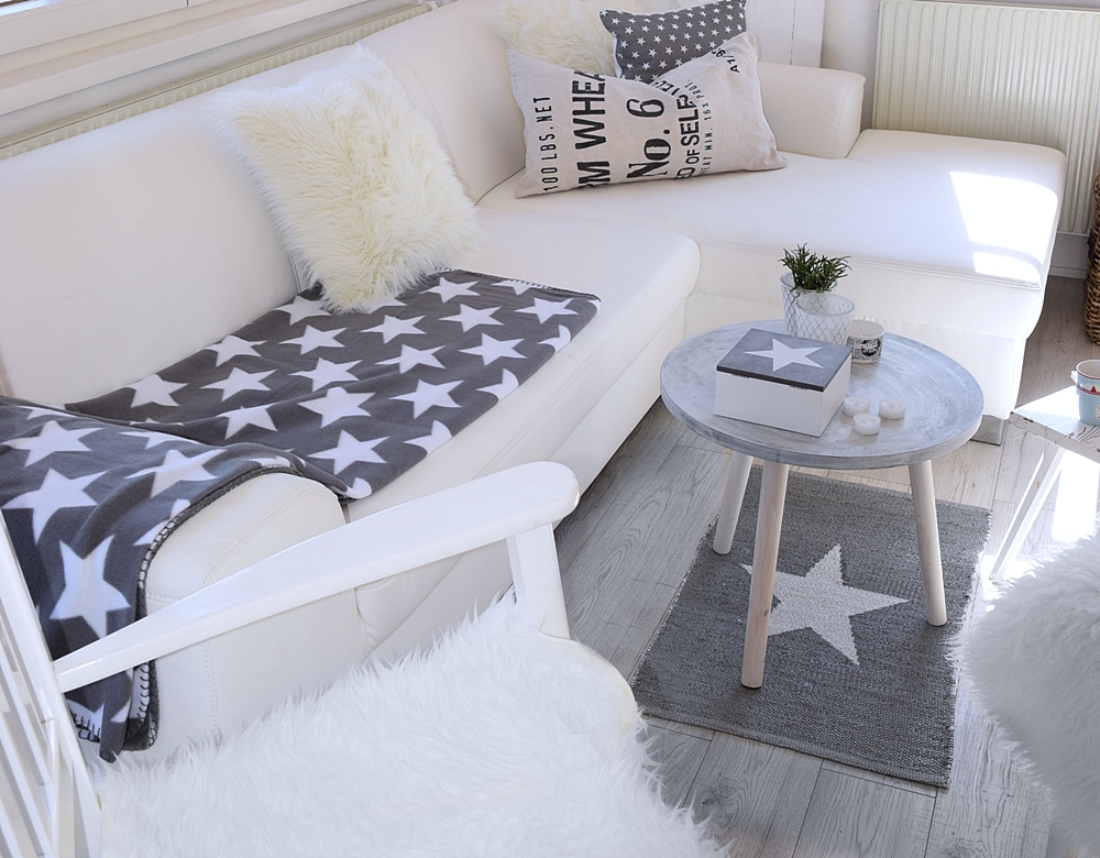 dekotrend-sterne-auf-kissen-plaids-und-co-10k