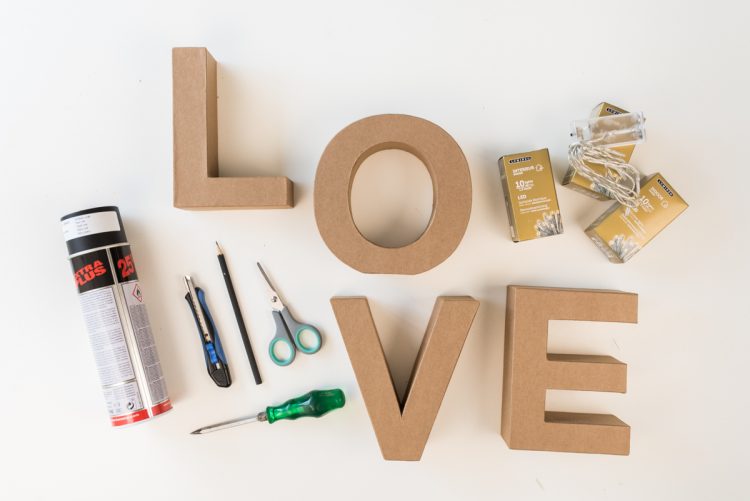 Anleitung für DIY Leuchtbuchstaben aus Karton im vintage Look