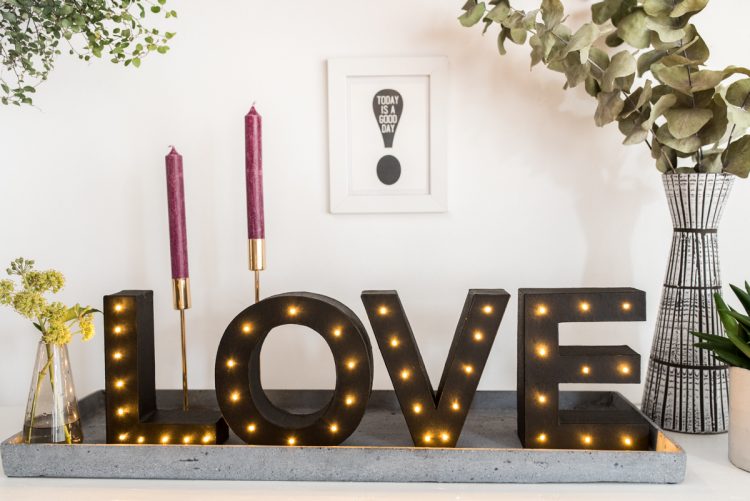 Anleitung für DIY Leuchtbuchstaben aus Karton im vintage Look