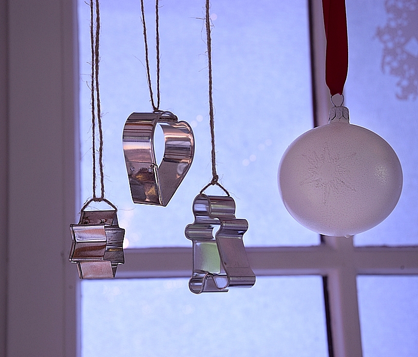 weihnachtliche-fensterdeko-selber-machen-6kv