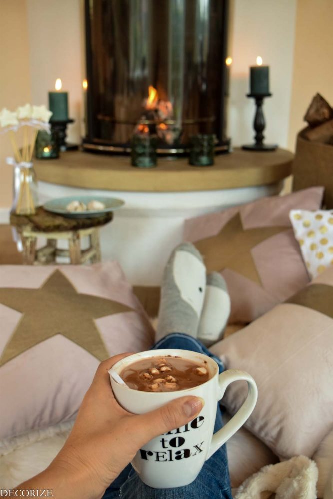 gemütliche-kaminstunden-mit-weihnachtskissen