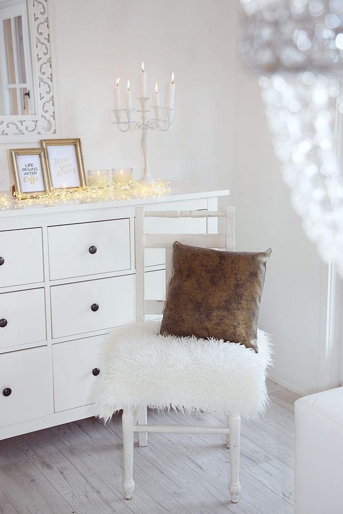 trendige-deko-in-gold-und-weiss-12k