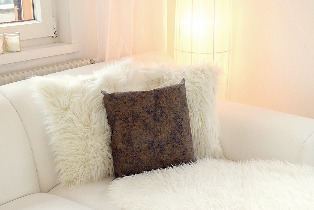 trendige-deko-in-gold-und-weiss-7k