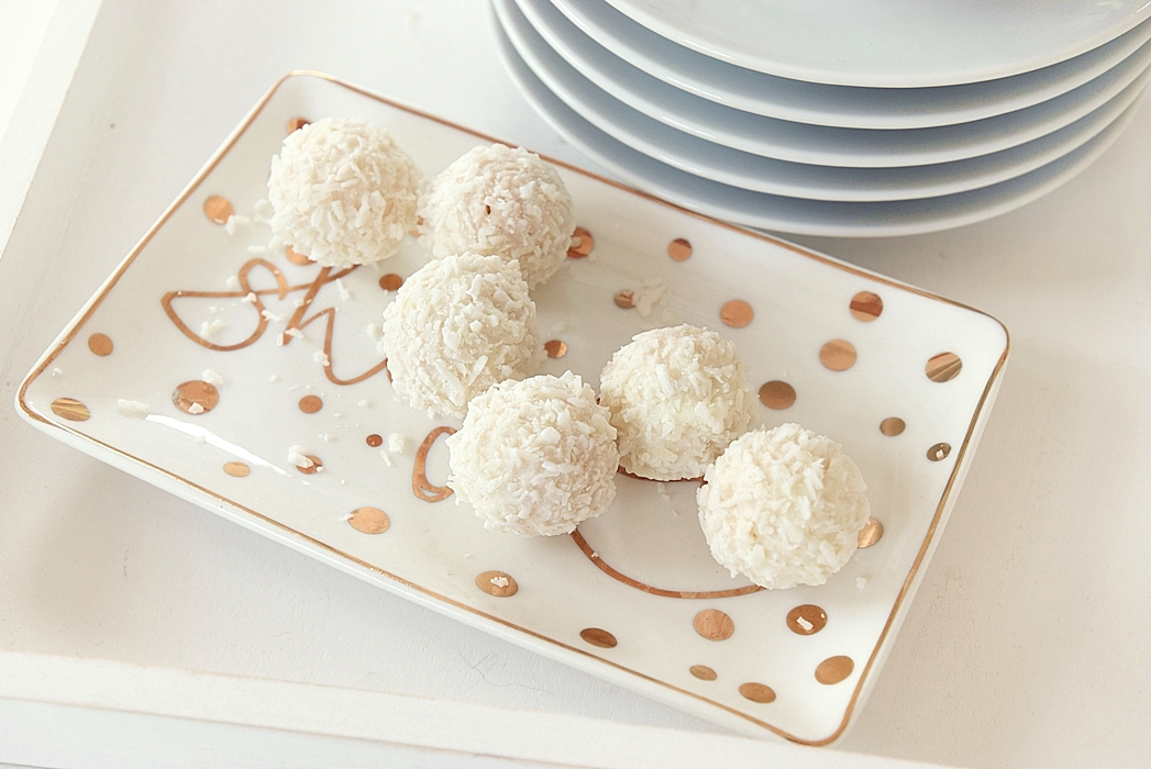 trendige-deko-in-gold-und-weiss-9k