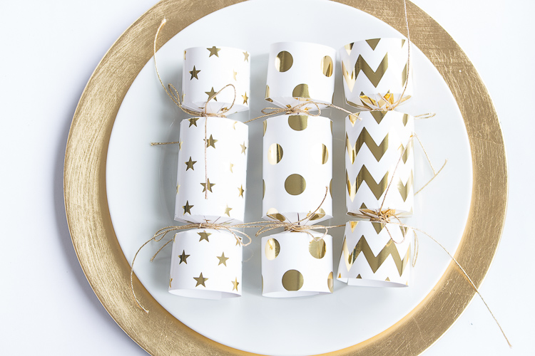 prost-neujahr-diy-knallbonbon-aus-geschenkpapier-5-von-6