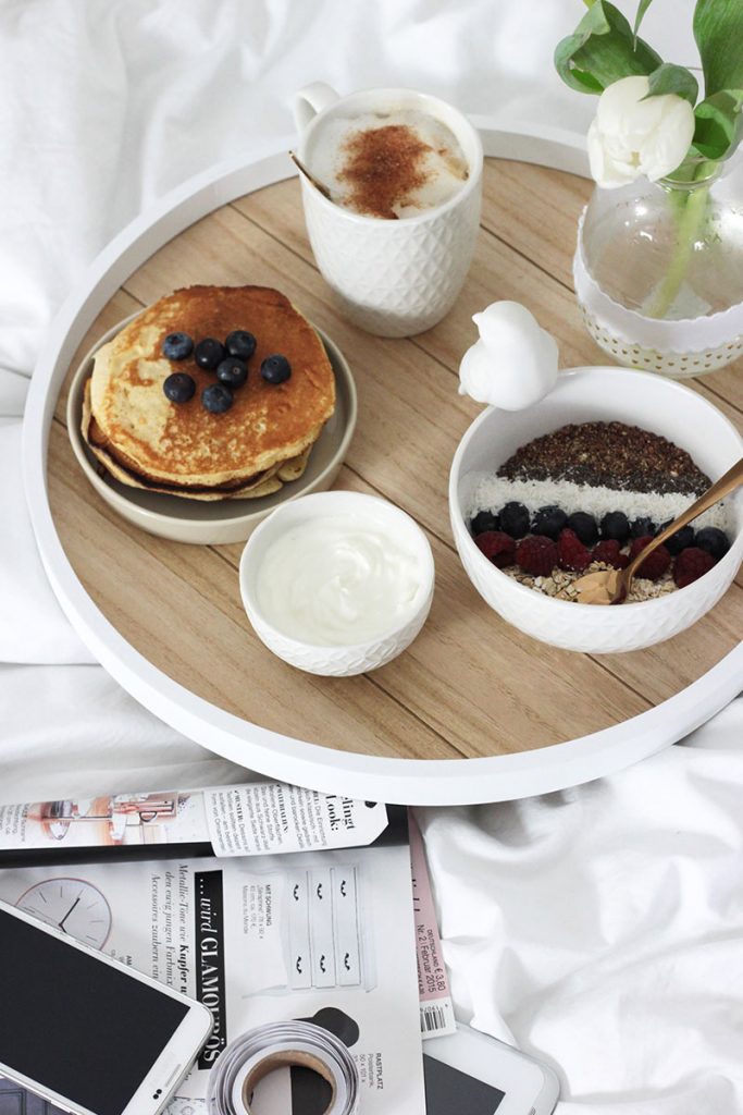 Frühstück-im-Bett-am-Sonntagmorgen