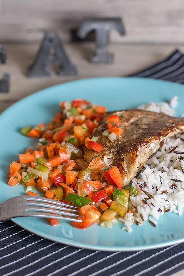 Kabeljaufilet mit Wildreis und Karotten-Paprika-Salsa