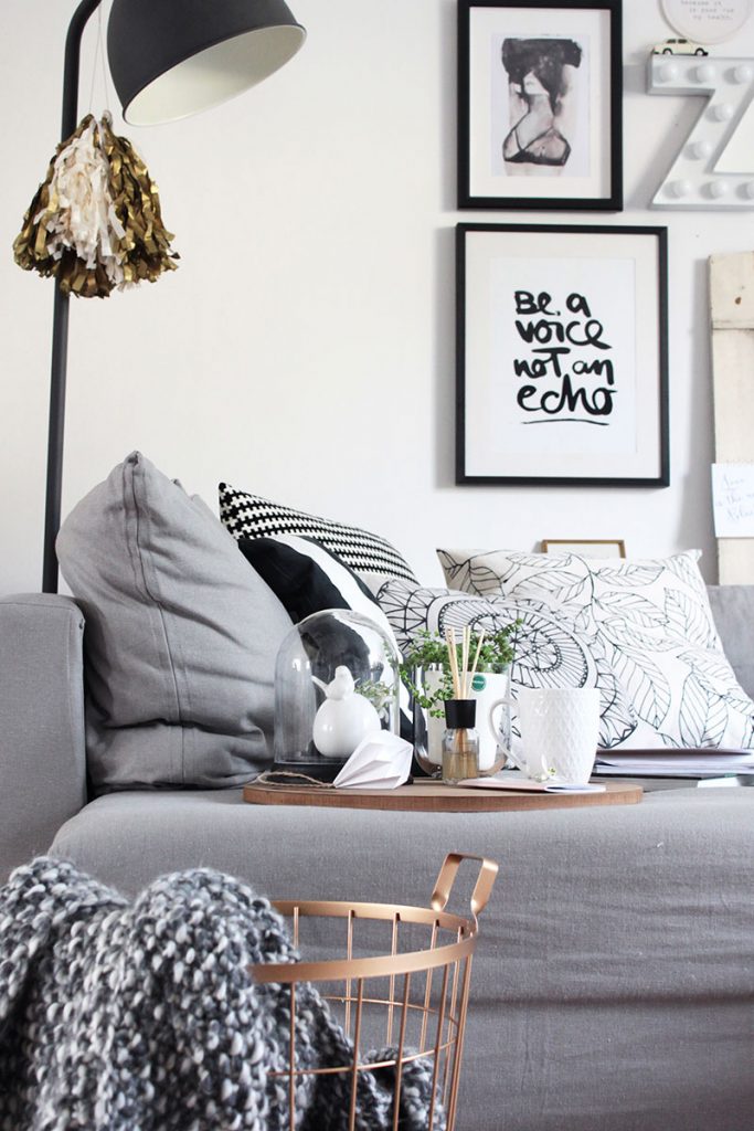 Wohnzimmer-im-Skandi-Look-mit-Aufbewahrungskorb