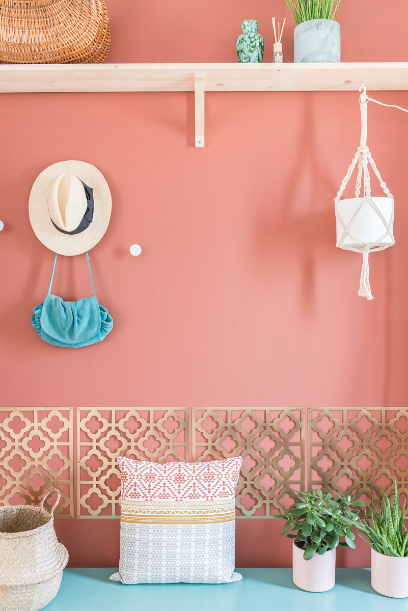 Selbst lackierte Deko Elemente von DEPOT als Wanddeko für den Flur im orientalischen Look