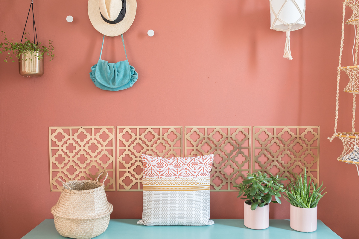 Selbst lackierte Dekoelemnte im Boho Look als Wanddeko für den Flur
