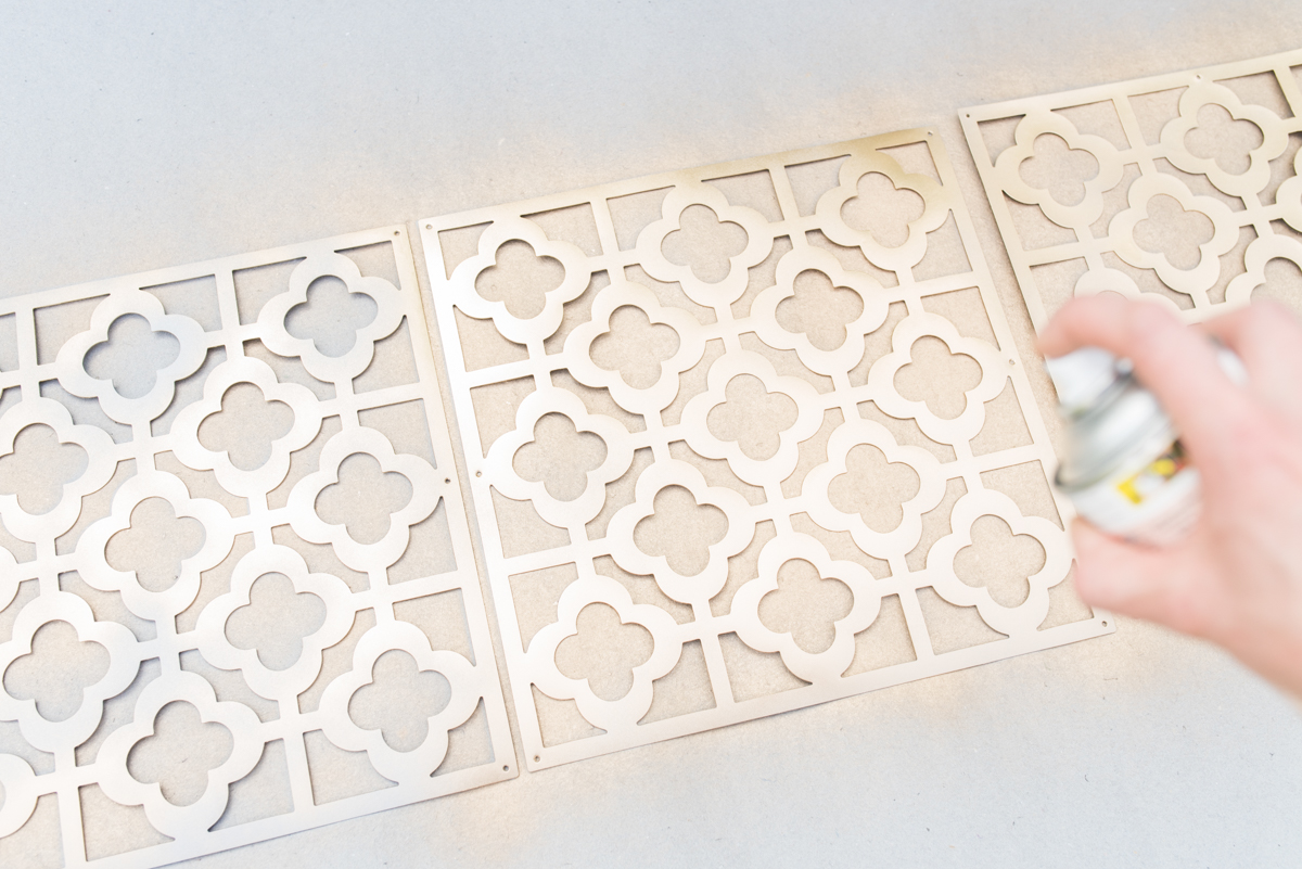 Selbst lackierte Deko Elemente von DEPOT als Wanddeko für den Flur im orientalischen Look