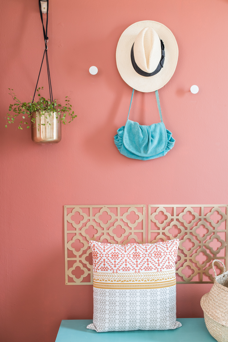 Selbst lackierte Deko Elemente von DEPOT als Wanddeko für den Flur im orientalischen Look