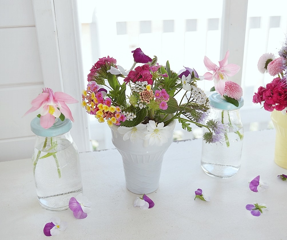 farbenfrohe-sommerliche-fensterdeko 10k-min (1)