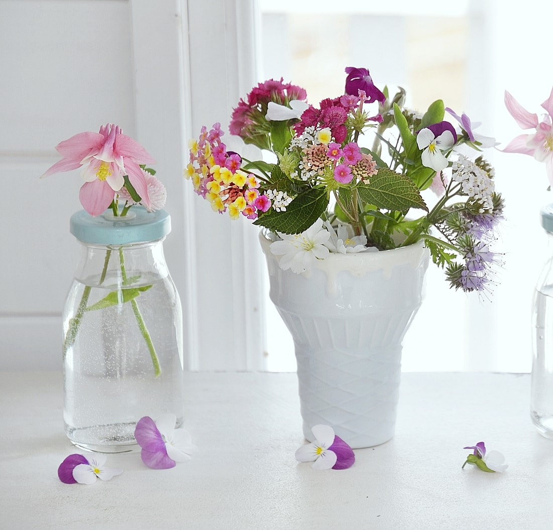 farbenfrohe-sommerliche-fensterdeko 8k-min (1)