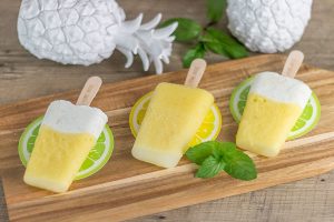 selbst gemachtes Ananas Eis am Stiel