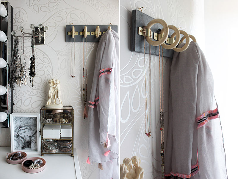 DIY-Schalhalterung-aus-Holzringen