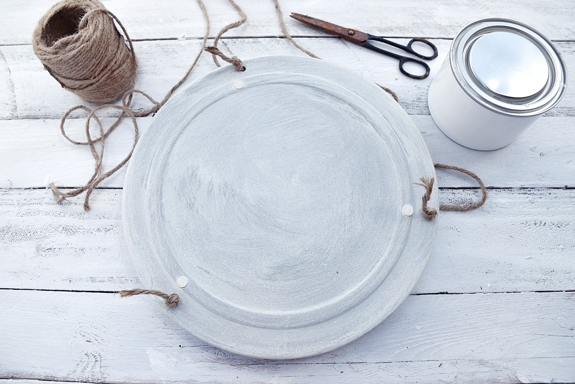 schwebender-tisch-aus-dekotablett-selbstgemacht 4k-min