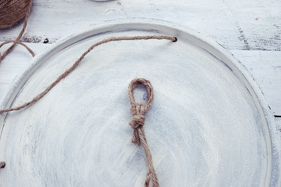 schwebender-tisch-aus-dekotablett-selbstgemacht 5k-min