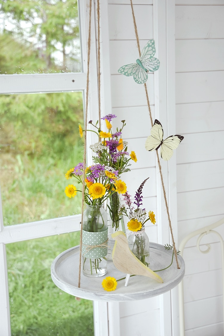 schwebender-tisch-aus-dekotablett-selbstgemacht 6k-min