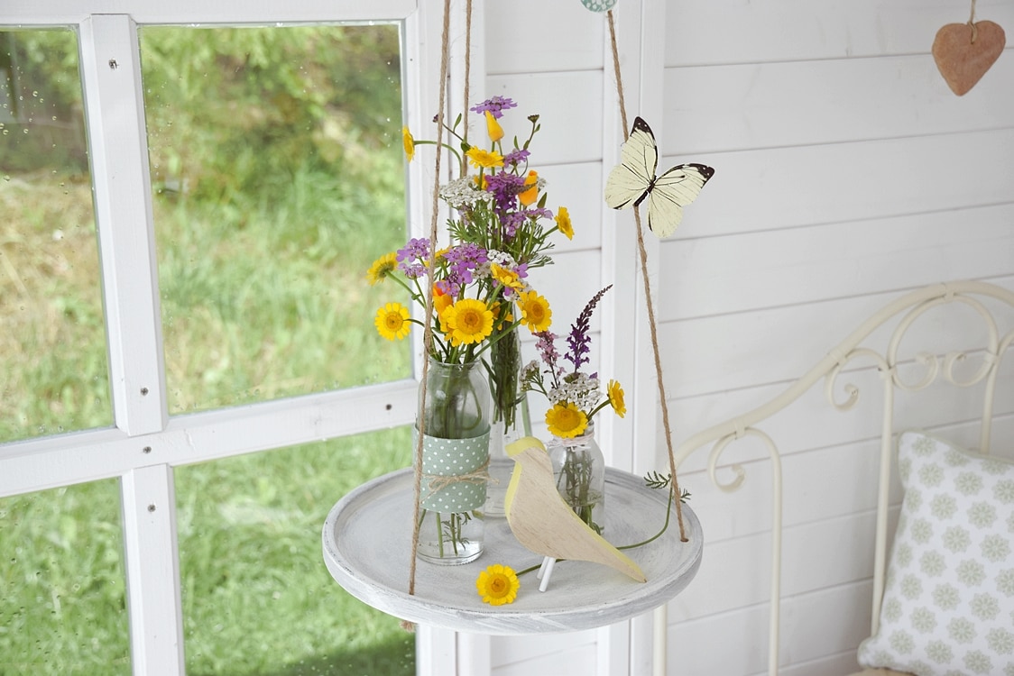 schwebender-tisch-aus-dekotablett-selbstgemacht 7k-min