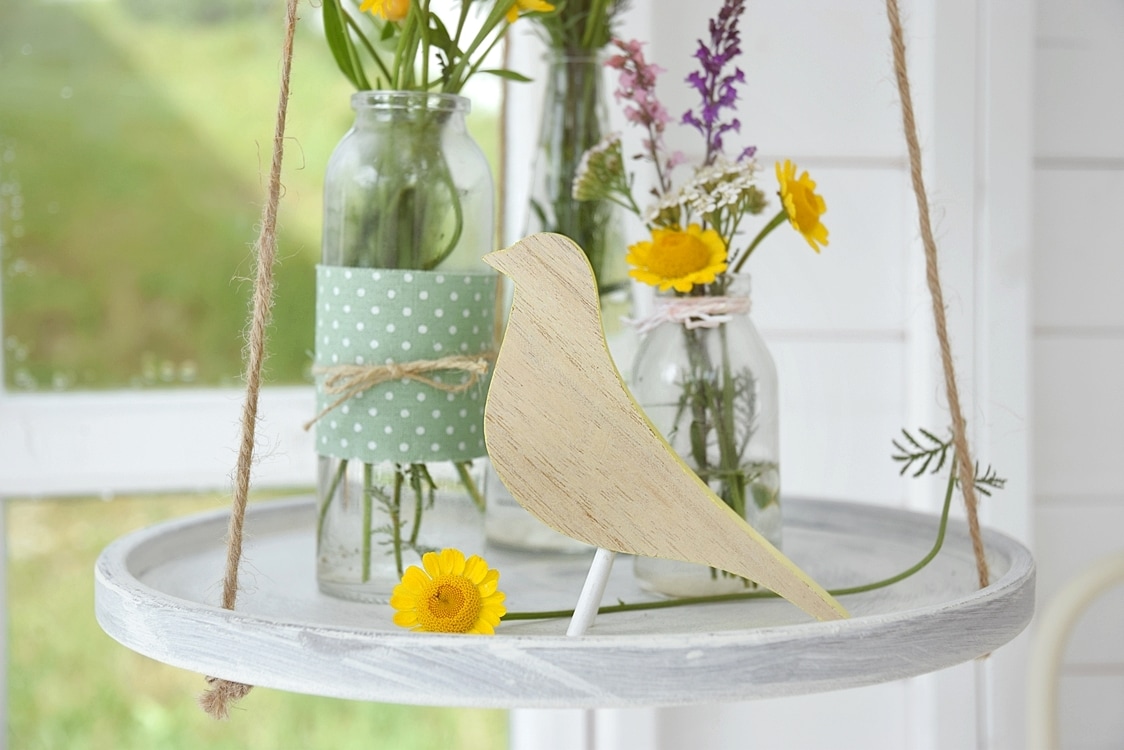 schwebender-tisch-aus-dekotablett-selbstgemacht 8k-min