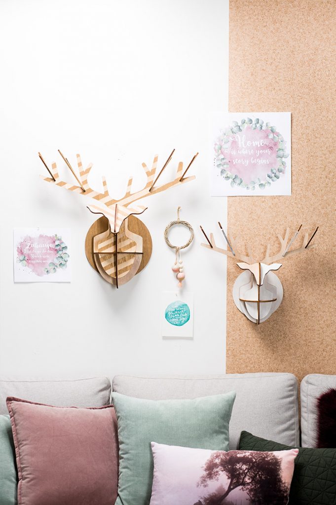 Dekohelche aus Holz im Wohnzimmer