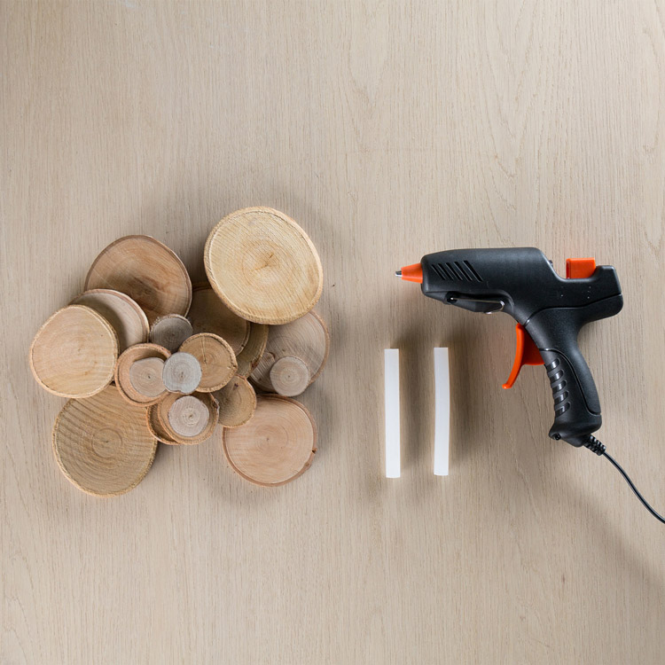 DIY Astscheiben Untersetzer mit Heißklebepistole