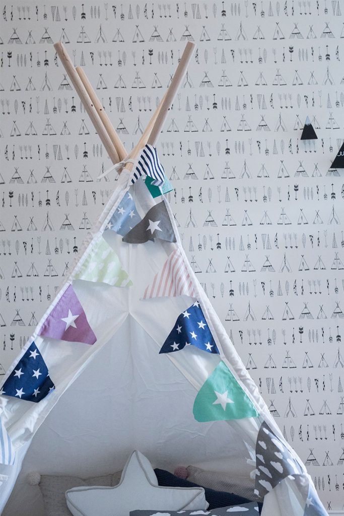 Tipi-mit-Wimpelgirlande