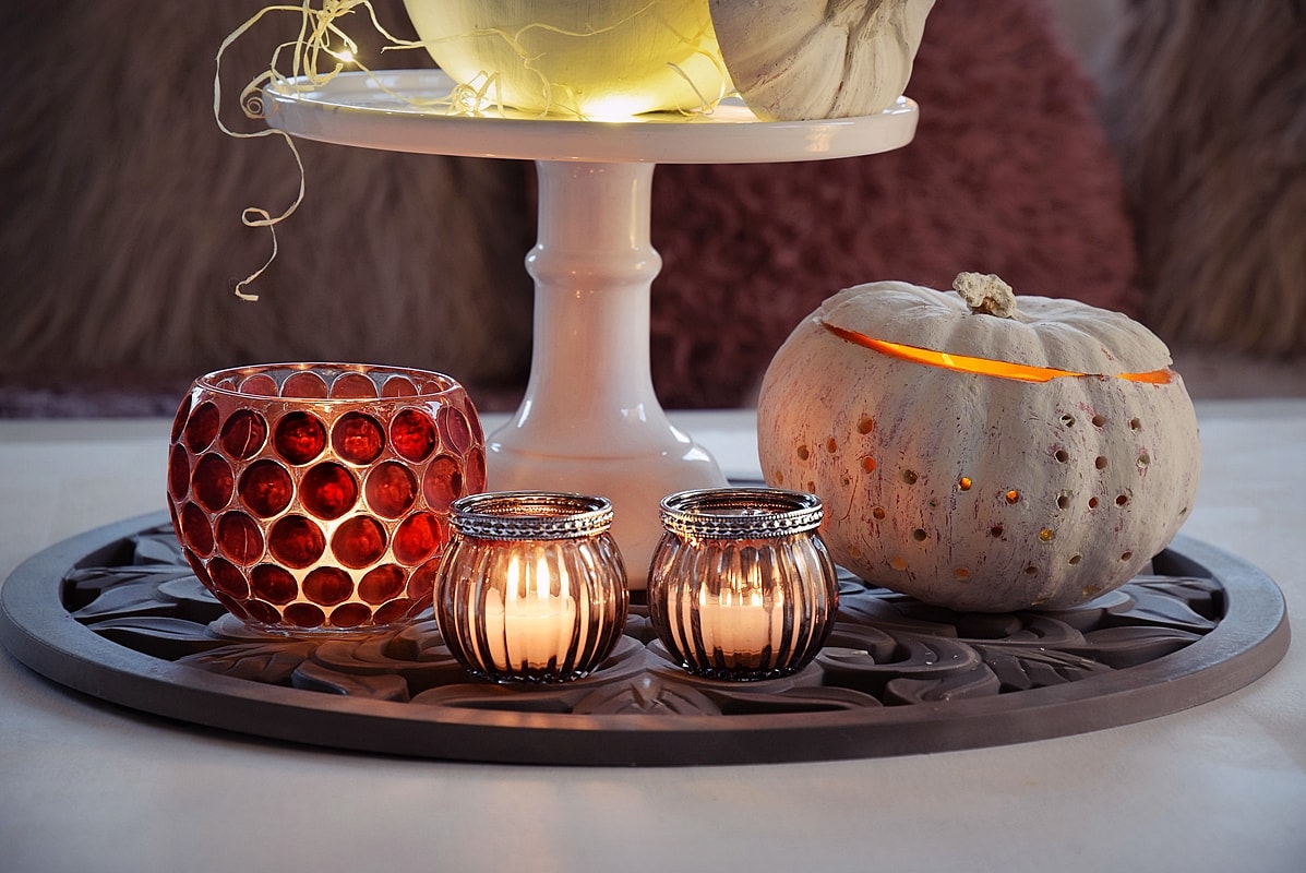 stimmungsvolle-herbstdeko-mit-kuerbissen 8k-min